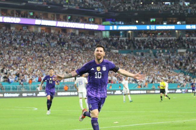 据CorrieredelloSport报道，利物浦现在正在关注亨克中场埃尔哈努斯（BilalElKhannouss），这名年轻球员被认为是目前最有潜力的中场之一。